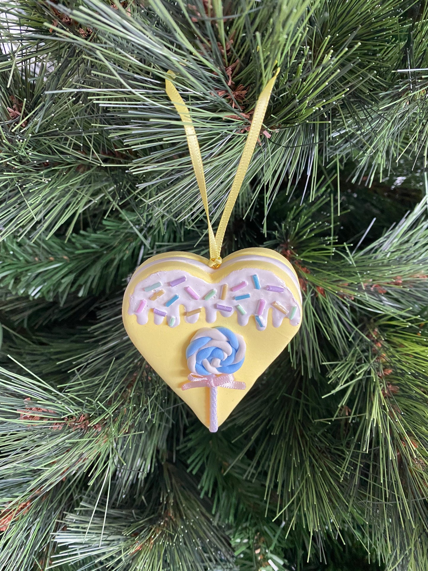Christmas Heart Macaron Ornament